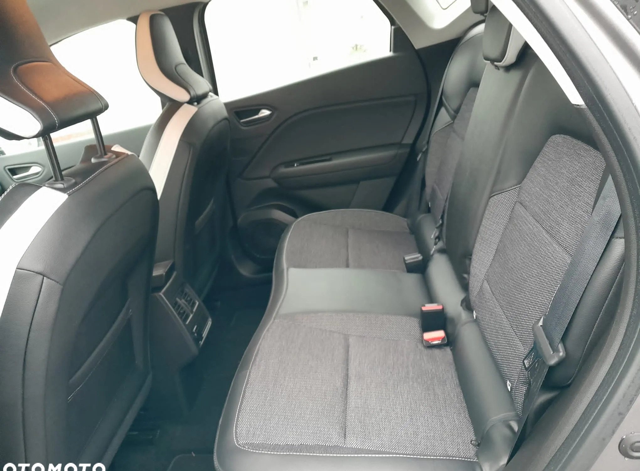 Renault Captur cena 74700 przebieg: 39409, rok produkcji 2020 z Leszno małe 106